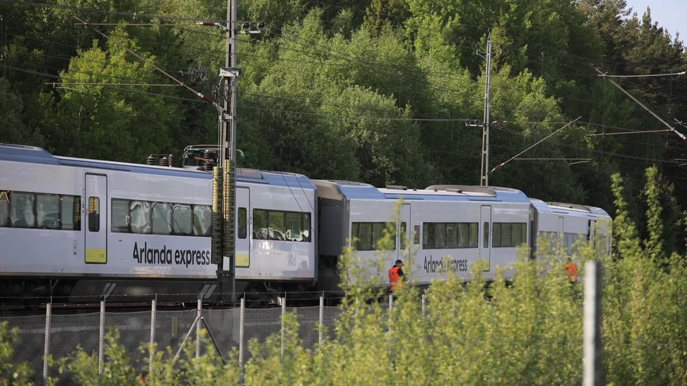 Ett tåg spårade ur i höjd med Arlandastad tidigt på lördagen.