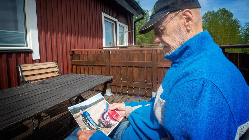 Per Olof Ahlberg ser tillbaka på olyckan 2012. "Jag är elva år äldre och lever. Men jag tänker på de fyra ungdomarna i olyckan i fredags, en är svårt skadad. Myndigheterna har gjort ett dåligt jobb med järnvägsövergången i Enstaberga", säger han.