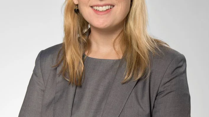 Underskott i gymnasieskolan. ”Vi måste tyvärr prioritera bort vissa av satsningarna.”, skriver kommunalrådet Caroline Andersson (S).