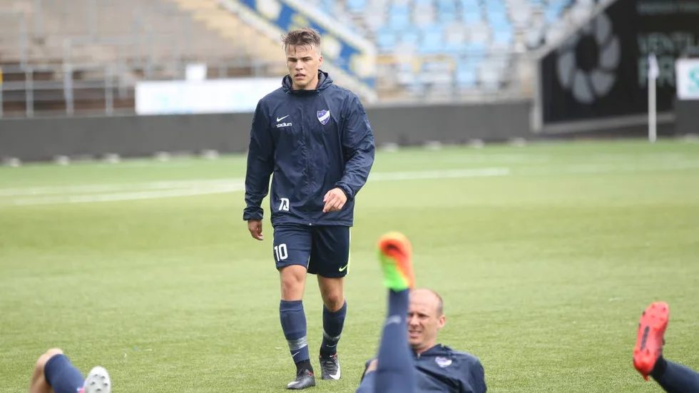 Simon Skrabb får chansen på start.