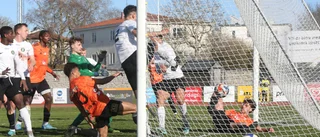 Här sätter Hillion segermålet för FC Gute