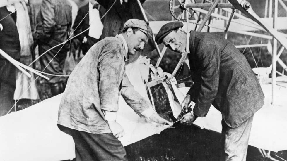 TT-LÖR-FLYGHUNDRA (ARKIV) 
 
Bröderna Orville och Wilbur Wright, som genomförde världens första flygning vid Kitty Hawk, USA.