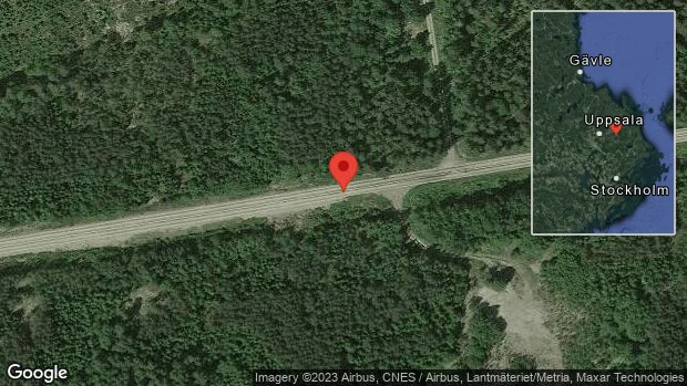 Lastbil stillastående på väg 661