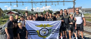 Internationella fotbollsspelare kom med tåg till Älvsbyn