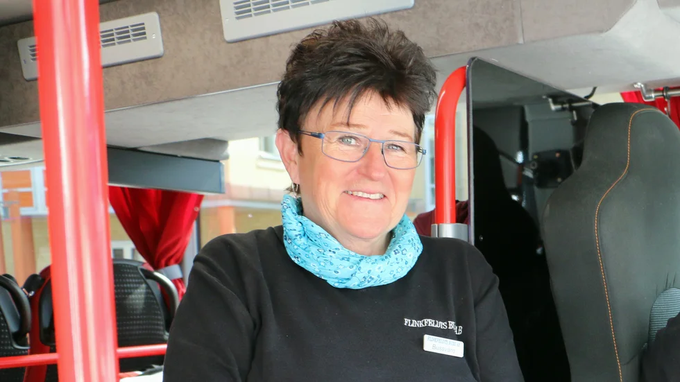 Ulrika Davidsson, bussvärdinna, tycker neddragningen är ett hån mot alla arjeplogare. (Arkivbild)