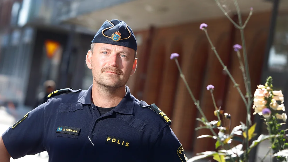 "Det är många verksamheter som går ner på 50 procent, och i ett läge som är så allvarligt som vi har här i Eskilstuna så är det ju en utmaning", säger Oscar Nissfolk, lokalpolisområdeschef, om semesterperioden. 