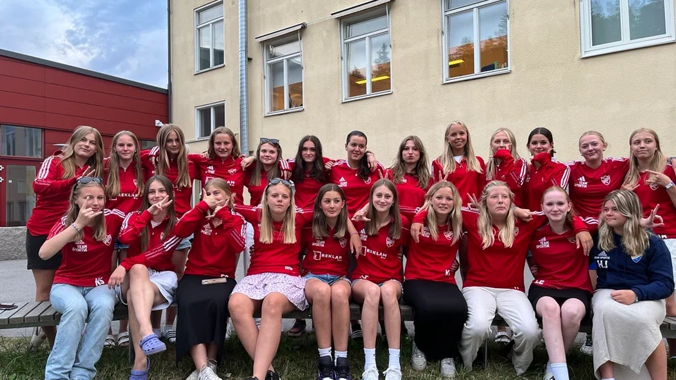 Borens flickor 08/09 åker gärna på cup igen