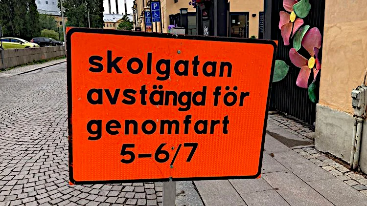 En del av Skolgatan vid Knäppingsborg stängs av för genomfart ett par dagar.