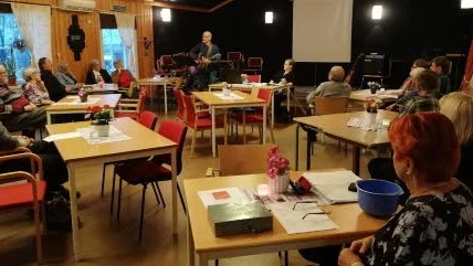 Ordförande Gunnel Olsson hälsade medlemmarna välkomna till höstmötet.