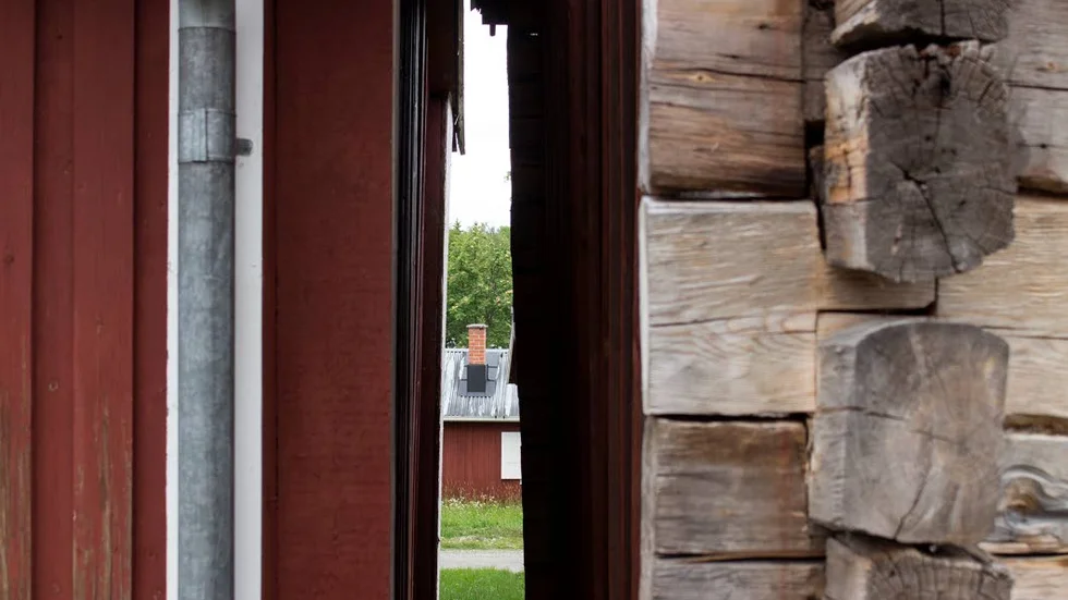Detaljbild från två stugor i kyrkbyn, Gammelstad. En plats med gott om trähus – men det finns fler ställen med dylika hus. Eller hur?