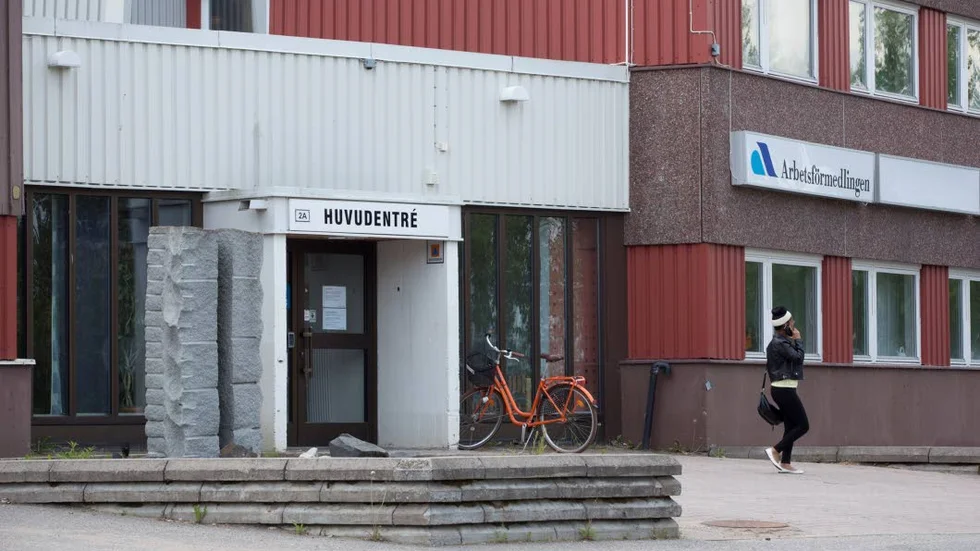 Personalen vistas inte längre i sina kontor på Arbetsförmedlingen i Piteå, men fortfarande träffar man kunder i besöksrummen där.