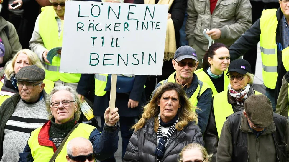 Bensinskatten eldar på missnöjet.