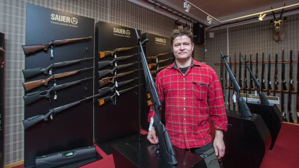 Seved Wiklund, ägare av Fritid och vildmark, är nöjd över de öronmärkta pengarna till handläggning. "Alla förbättringar är bra, och kan man halvera tiden är det jättebra", säger han.