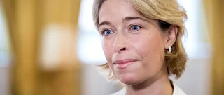 Få öppnar det orange kuvertet