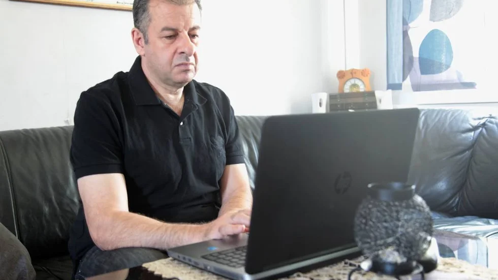 Lurad. Jamal Hima i Hemse sökte bostad på nätet. Plötsligt fick han en faktura för något han trodde var gratis.