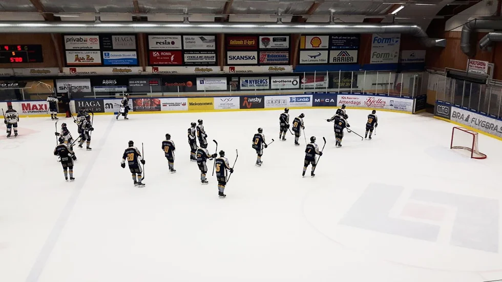 Visby Roma lämnade rinken med ett poäng efter matchen mot Sundsvall.