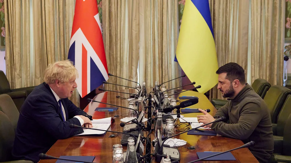 Storbritanniens premiärminister Boris Johnson och Ukrainas president Volodymyr Zelenskyj höll samtal i Kiev under lördagen.