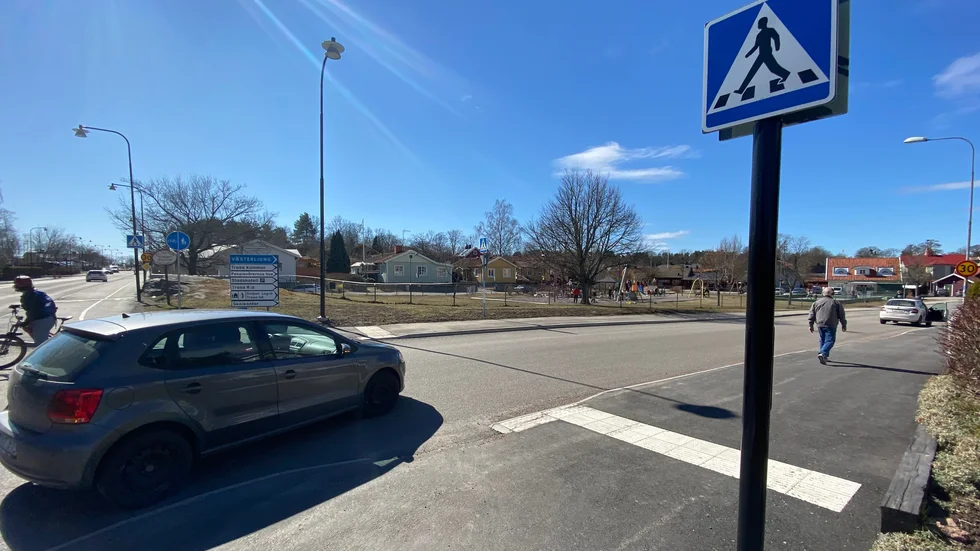 Det omarkerade övergångstället bredvid en av kommunens mest välbesökta lekparker är en trafikfara enligt invånare.