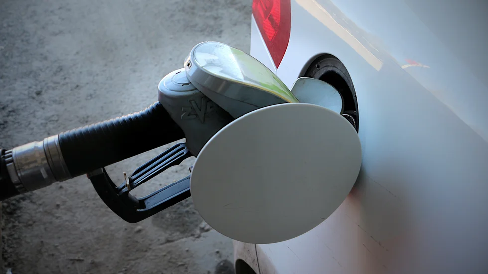 Föraren tankade vid en bensinstation i Finspång, men smet från platsen utan att betala notan.