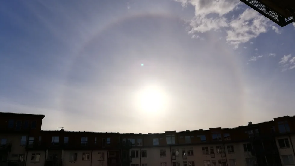 Under tisdagen syntes en vacker halo på Uppsalas himmel. Denna bild skickades till UNT av Hans Erik Gref.