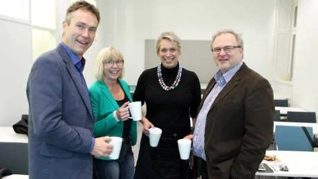 Goda EU-råd till Gotland. Lars Thomsson, C Eva Nypelius, C och Anna-Karin Bergius som startat företaget Comai i Visby, samt Eu-parlamentariker Kent Johansson, C.