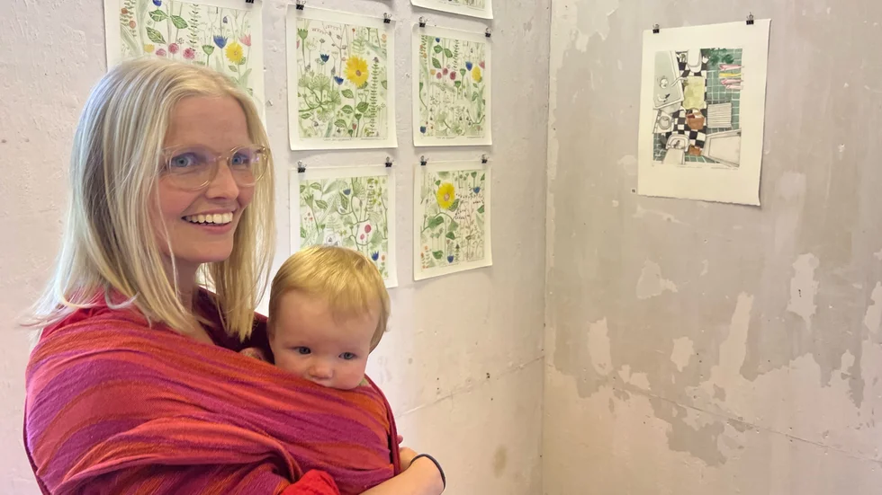 Isabelle Nilsson är gästutställare på konstrundan. "Det är jättemånga som har gillat de här blommorna. Det är som en mönsterrapport som går att kombinera."