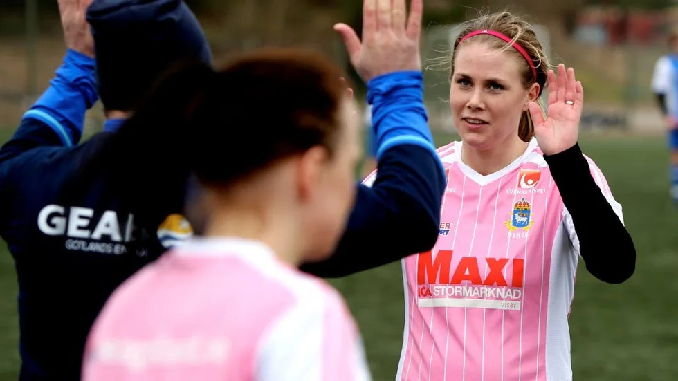 P18 och Mimmi Engström hoppas ta hem segern mot Nyköping hemma på Visborgsvallen.