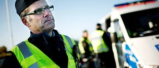 Mobilprat bakom ratten under lupp
