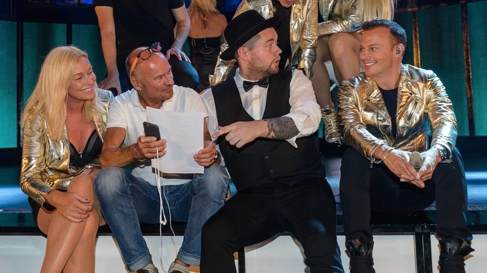 Emanuel Norrby tillsammans med bland andra Magnus Carlsson, Lasse Holm och Oscar Zia.