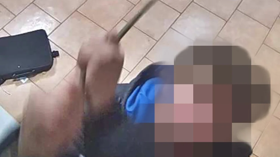 Den meningslösa skadegörelsen på busstationen i Skellefteå där 42-åringen fångades på bild.