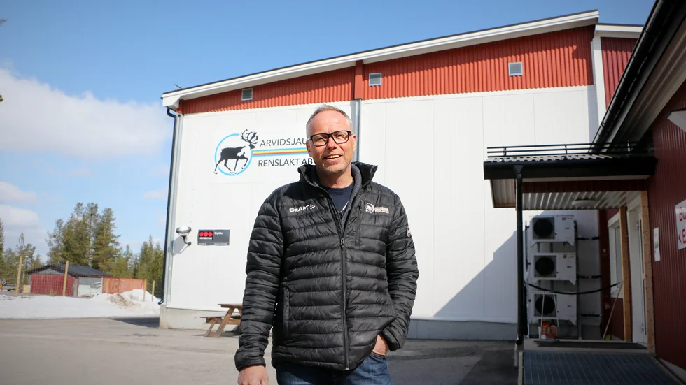 "I den bästa av världar så ska det vara klart till hösten" säger Roland Sandgren, vd för Arvidsjaur renslakt AB, om den nya satsningen på att börja slakta även nötkreatur.