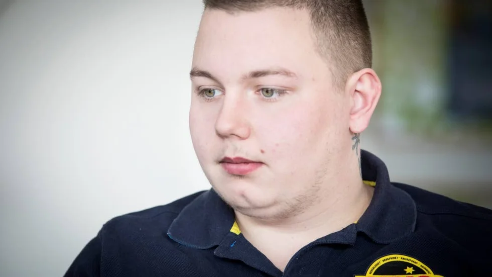 Anton var 13 år när han testade cannabis för första gången. Då bodde familjen på Hasselakollektivet i Klintehamn eftersom föräldrarna arbetade där.
