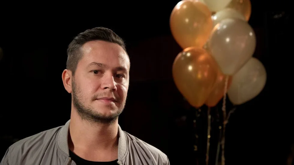 I mars samarbetade Mikalya med den svenska världsproducenten Mike Perry.
