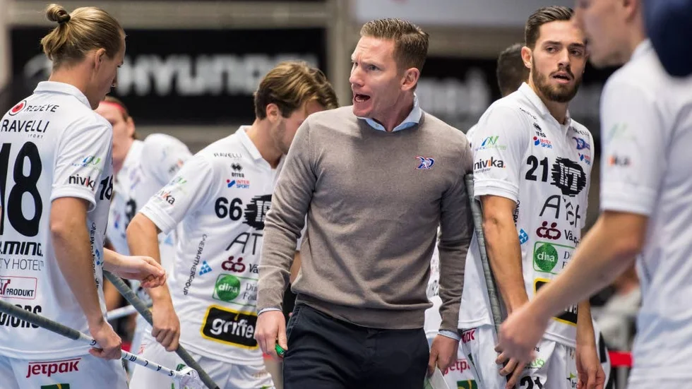 Visby IBK uppvaktar tidigare Växjötränaren Niklas Nordén. Årets tränare (2015-2016) är ett av spåren som IBK jobbar på.