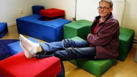 Jättedålig. Vivi-Anne Andersson svimmade av värk och fick åka ambulans till lasarettet. I går var hon tillbaka på jobbet igen.FOTO: HENRIK RADHE