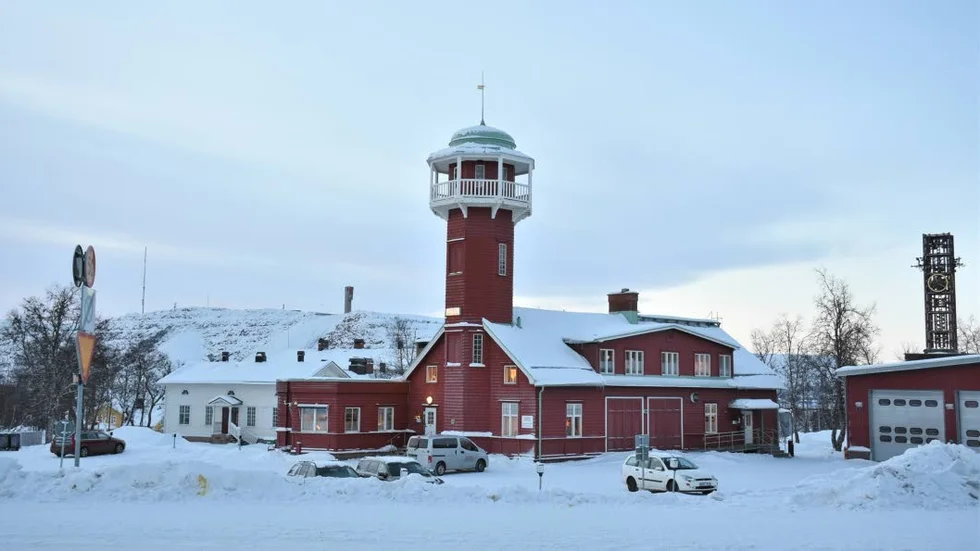 Det riktas kritik från Centern om att kommunledningen har planer på att sälja ut delar av Kirunabostäders bestånd.