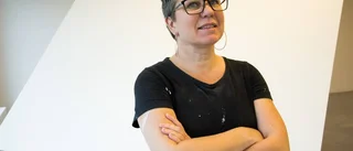 Hon bearbetar sin medelålderskris