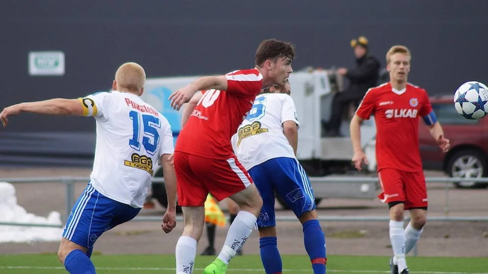 Målsprutan. Adam Johnson gjorde sin vana trogen mål vid segern mot Gimonäs.