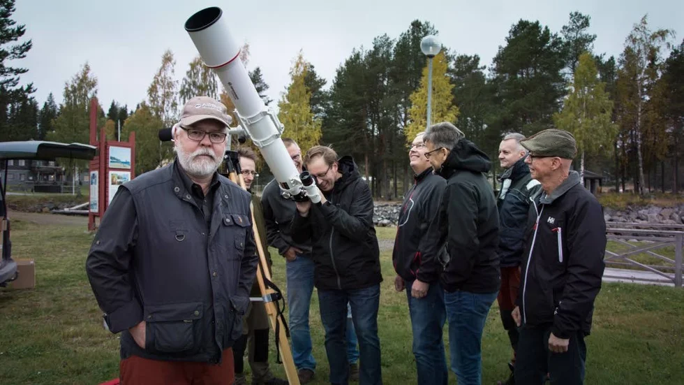 Stjärnfotografer. Utan klart väder uteblir stjärnorna, men Ulf Jonsson är optimistisk.