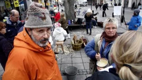 Protester. Erik Wessely och föreningen Stavgard agerade mot minskade bidrag för två år sedan. Den här gången hann de inte, men tack vare fondpengar hoppas de nu hinna lösa finansieringen på lång sikt. ArkivFoto: Henrik Radhe