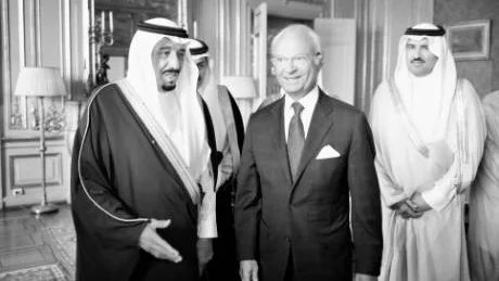 Kung Carl Gustaf ska inte behöva agera pr-figur för att sälja svenska vapen och vapenkunskap till brutala diktaturer som Saudiarabien.
