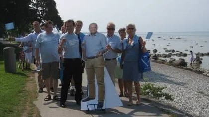 Ljusblå optimism. Pappreinfeldt flankeras av Gustaf Hoffstedt, valgeneral Anders Skantz och Lena Celion.