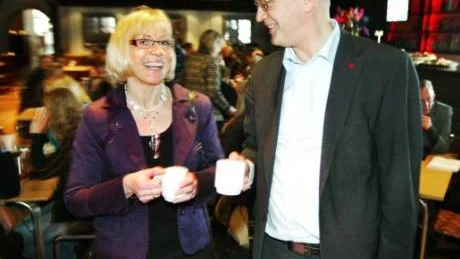 Eva Nypelius (c) och Björn Jansson (s) är gruppledare i sina respektive fullmäktigepartier som också är de två största. De visade en välgörande enighet i de stora dragen kring den vildvuxna debatten om framförallt Slite hamn men också om motionen om gasledningen. Foto: Krister Nordin
