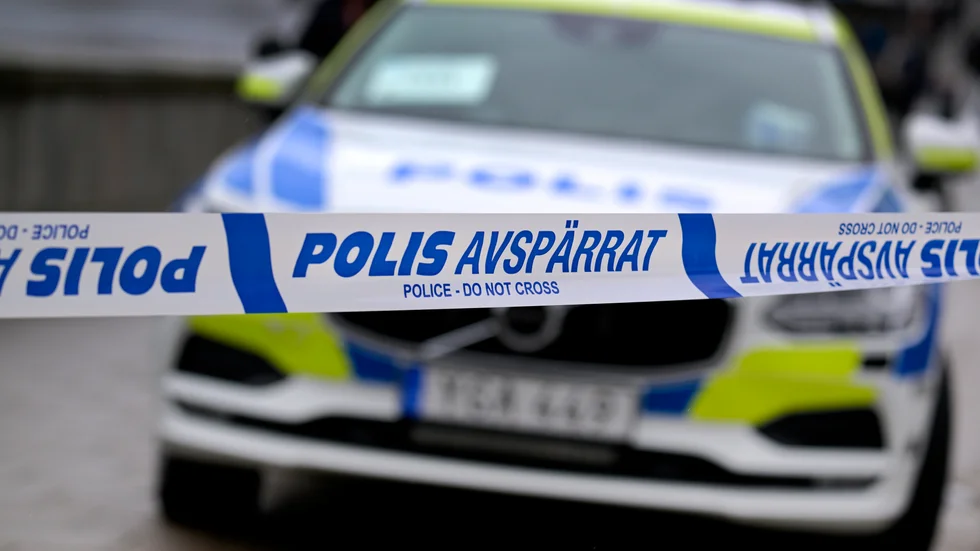 En yngre man sitter häktad misstänkt för att ha rånat en äldre man i Mariannelund under helgen. 