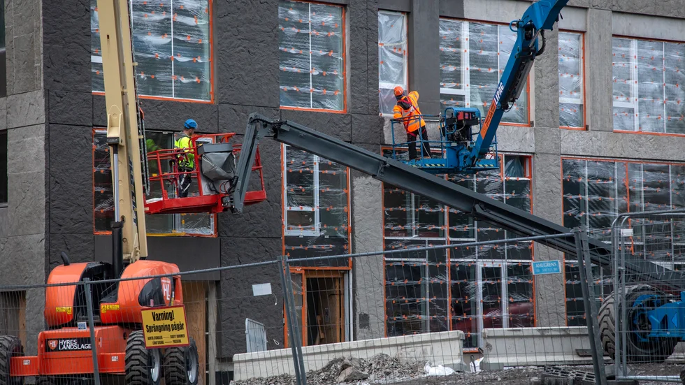 Bostäder är dyra att bygga, dyra att köpa. Mycket på grund av de byggregler som på olika sätt begränsar konstruktionen.
