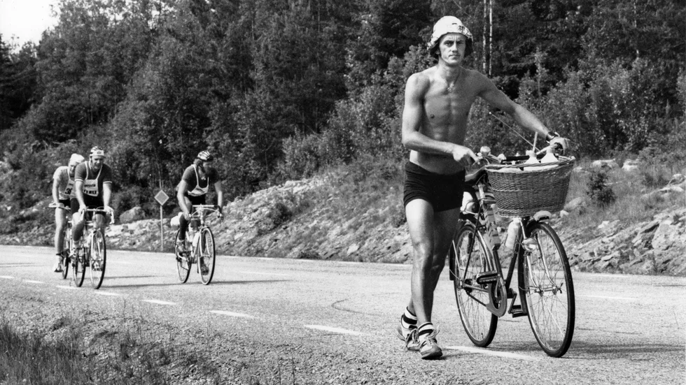 1977 så var det av döma den här bilden riktigt varmt när den 12:e upplagan av Vätternrundan kördes. 