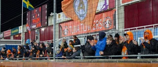 Tyst protest på fullsatt Tunavallen