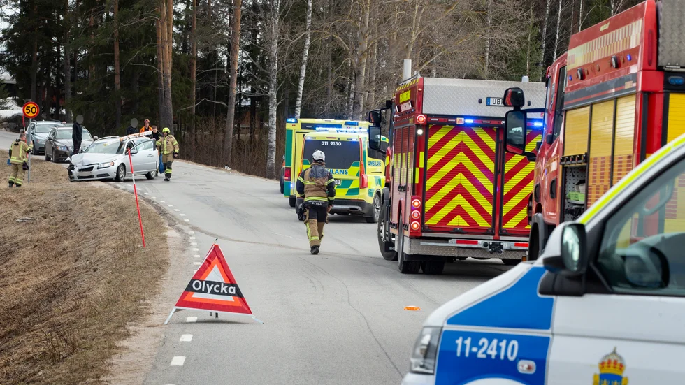 Två bilar och totalt fyra personer var inblandade i trafikolyckan efter Bäckvallenvägen i Svensbyn.