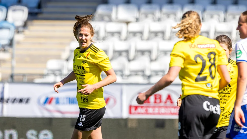 Sanna Öhlund är utsedd till "Månadens spelare" i Elitettan för hennes prestationer under april månad.