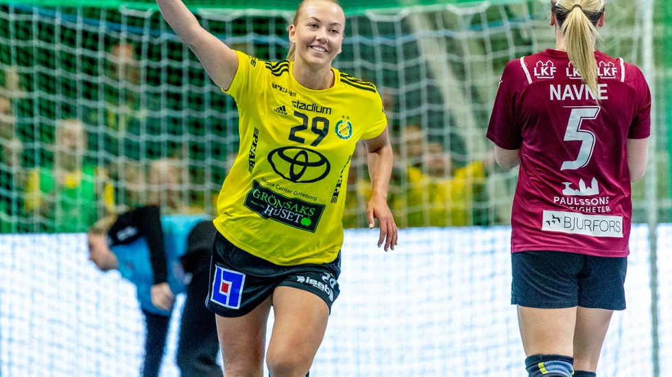 Sävehofs Frida Rosell jublar efter ett mål under tisdagens SM-semifinal mot Lugi.
